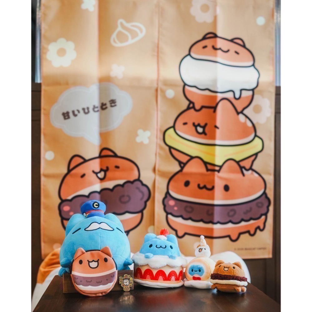 全新限量現貨&預購 正版授權 10月卡特島新品 咖波生日蛋糕絨毛娃娃 蛋糕捲 徽章 零錢包 壓克力御守-細節圖9