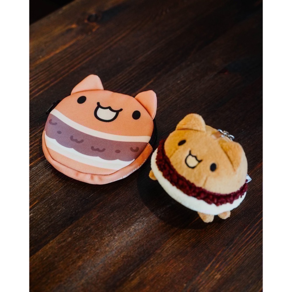 全新限量現貨&預購 正版授權 10月卡特島新品 咖波生日蛋糕絨毛娃娃 蛋糕捲 徽章 零錢包 壓克力御守-細節圖10