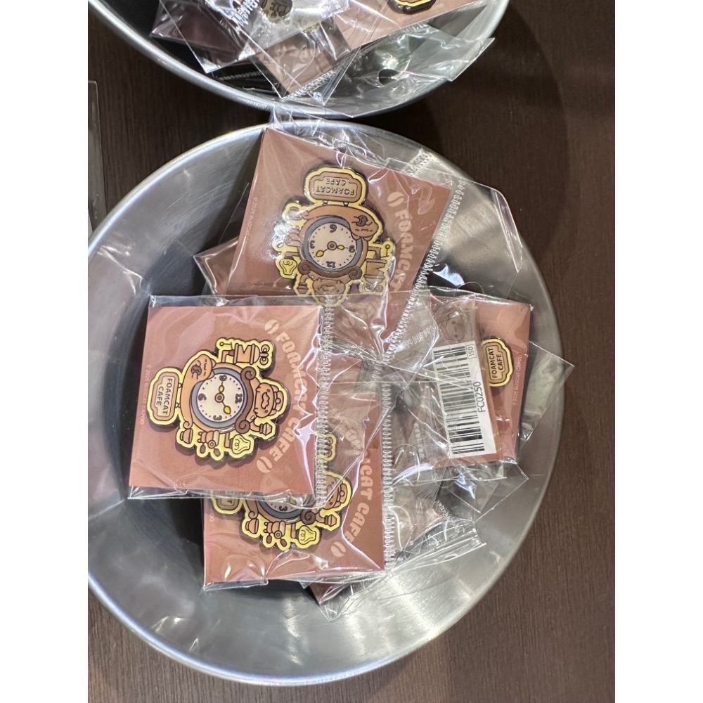 全新限量現貨&預購 正版授權 10月卡特島新品 咖波生日蛋糕絨毛娃娃 蛋糕捲 徽章 零錢包 壓克力御守-細節圖11