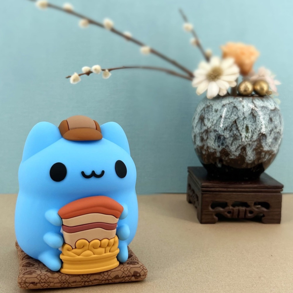 全新限量現貨 貓貓蟲咖波 故宮100周年 聯名精品小物 造型手機座 造型氣氛燈 達摩吊飾 附贈展示架-細節圖2