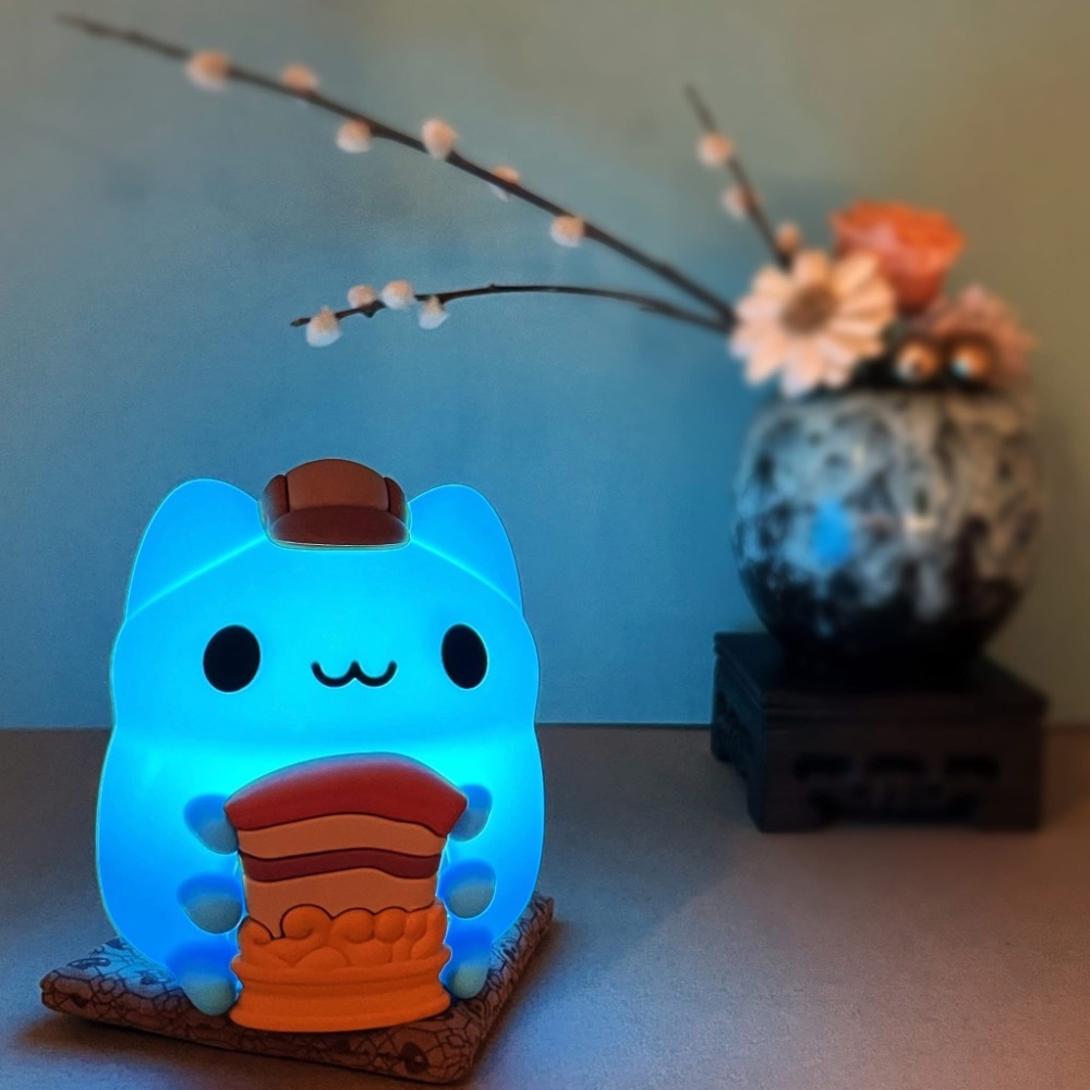 全新限量現貨 貓貓蟲咖波 故宮100周年 聯名精品小物 造型手機座 造型氣氛燈 達摩吊飾 附贈展示架-細節圖4