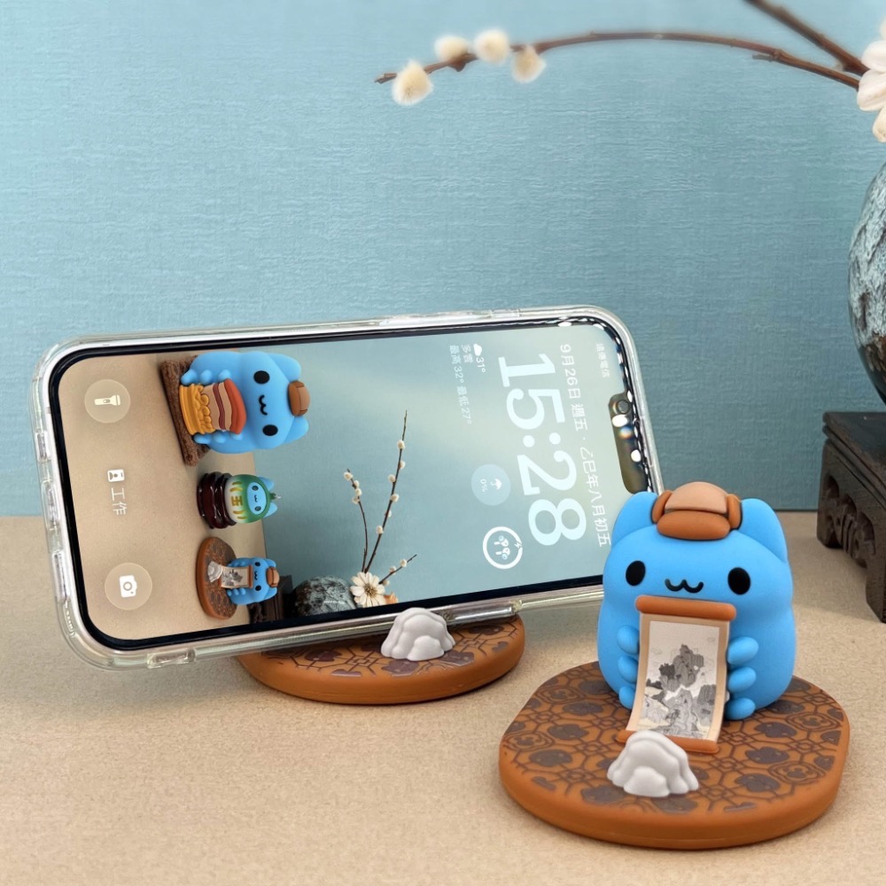 全新限量現貨 貓貓蟲咖波 故宮100周年 聯名精品小物 造型手機座 造型氣氛燈 達摩吊飾 附贈展示架-細節圖6