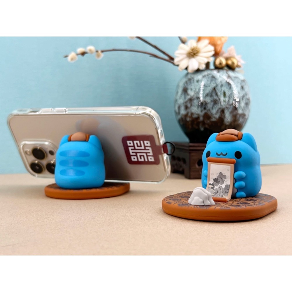 全新限量現貨 貓貓蟲咖波 故宮100周年 聯名精品小物 造型手機座 造型氣氛燈 達摩吊飾 附贈展示架-細節圖8