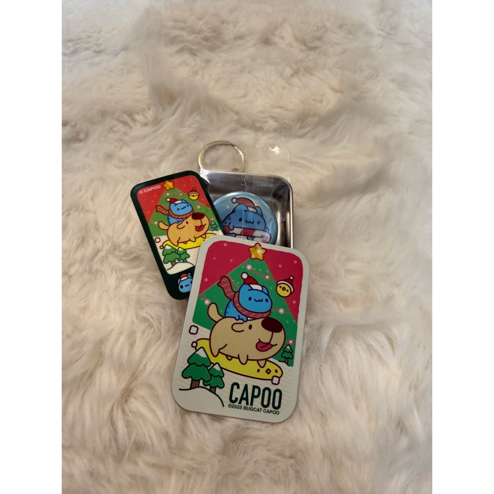 ❄️粉絲專屬❄全新限量現貨 咖波屋 奶泡貓 臺中驛 民權店 2025聖誕咖波徽章 2025聖誕折疊卡片 鐵盒吊飾附胸針-細節圖8