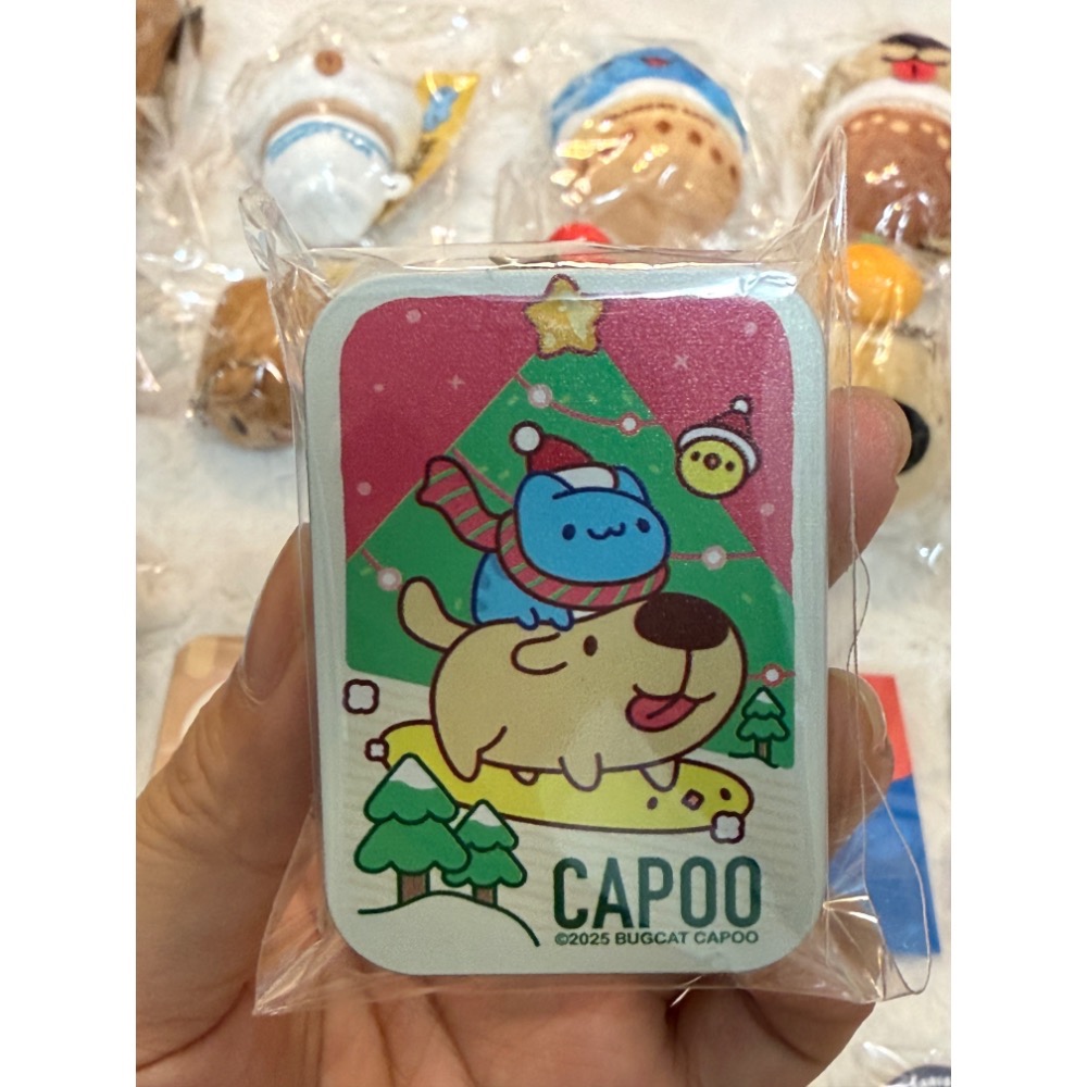❄️粉絲專屬❄全新限量現貨 咖波屋 奶泡貓 臺中驛 民權店 2025聖誕咖波徽章 2025聖誕折疊卡片 鐵盒吊飾附胸針-規格圖8