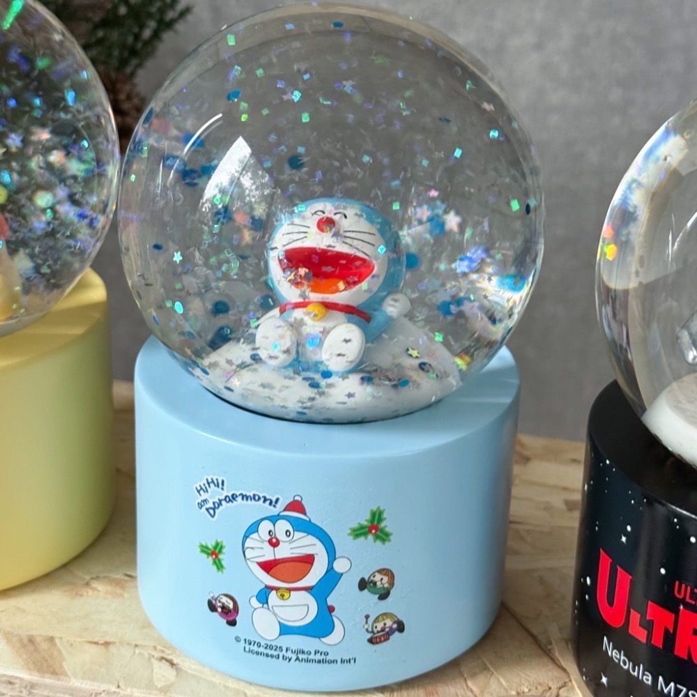 全新限量 正版授權 7-11  七彩夜燈水晶球 kitty 酷洛米 醜魚 維尼 奇奇蒂蒂 咖波 史努比 哆啦a夢-細節圖11