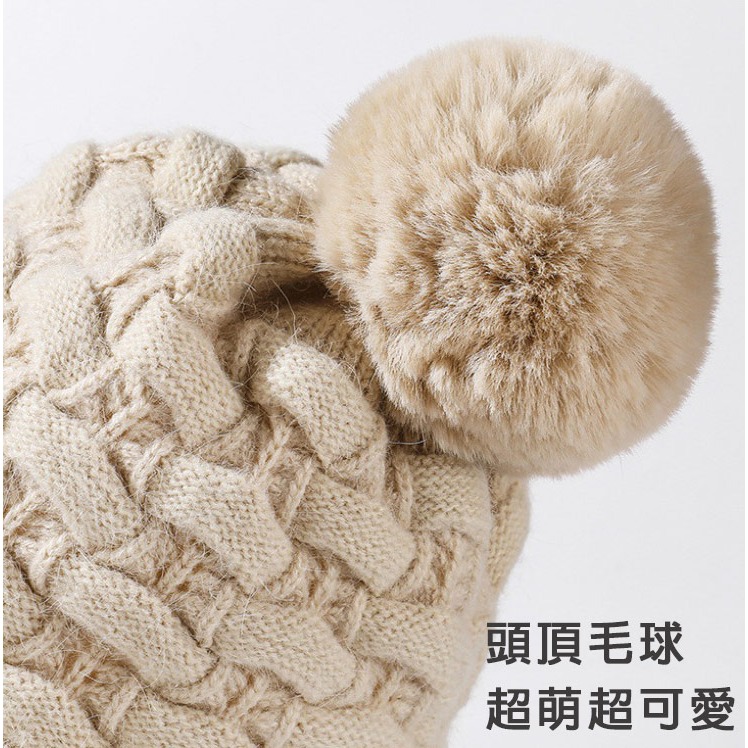 【AngelNaNa】加絨毛線帽-可愛三毛球大頭圍護耳加絨保暖麻花針織女毛帽(SHA0023)-細節圖6