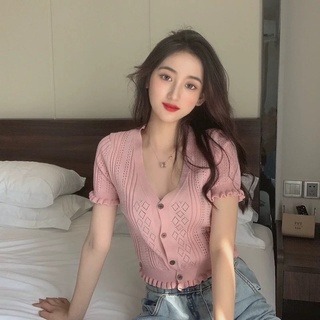 短袖 🔥臺灣現貨🔥 顯瘦鎖骨款 V領排扣上衣  短版上衣 V領針織短袖上衣 短袖t恤 女裝 顯瘦上衣 衣服-細節圖2