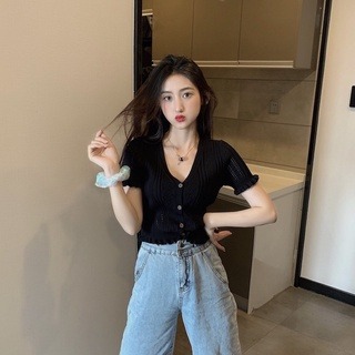短袖 🔥臺灣現貨🔥 顯瘦鎖骨款 V領排扣上衣  短版上衣 V領針織短袖上衣 短袖t恤 女裝 顯瘦上衣 衣服-細節圖6