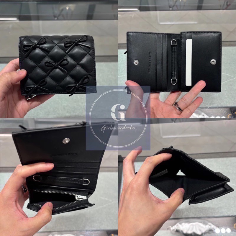 【𝐆𝐢𝐫𝐥𝐬.𝐖𝐚𝐫𝐝𝐫𝐨𝐛𝐞新加坡小CK正品代購】超美新款✨奶茶色 寶寶藍菱格短夾WOC 錢包 母親節禮物 生日禮物-規格圖11