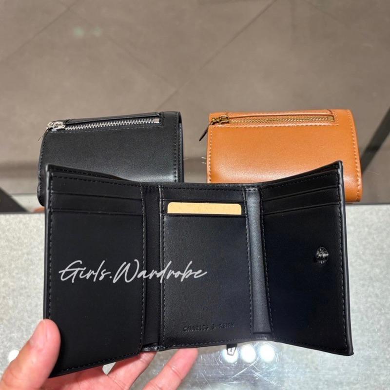 【𝐆𝐢𝐫𝐥𝐬.𝐖𝐚𝐫𝐝𝐫𝐨𝐛𝐞新加坡小CK正品代購】幾何設計拼接短夾 錢包CK6-10770623-細節圖4