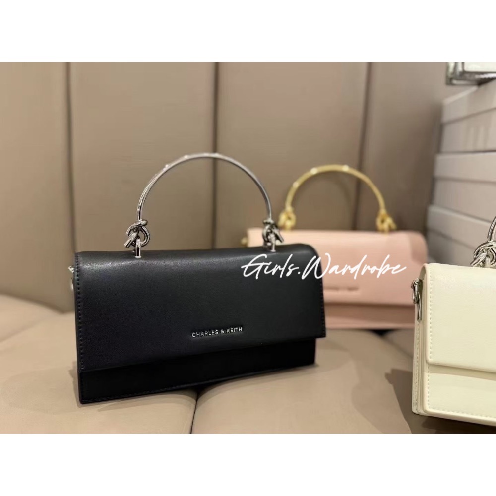 【𝐆𝐢𝐫𝐥𝐬.𝐖𝐚𝐫𝐝𝐫𝐨𝐛𝐞新加坡小CK正品代購】金屬提把鍊條小方包 WOC 長夾CK6-10840314-細節圖8