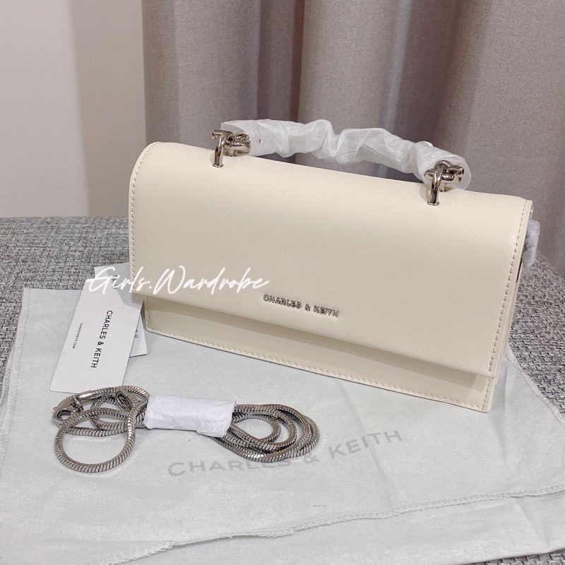 【𝐆𝐢𝐫𝐥𝐬.𝐖𝐚𝐫𝐝𝐫𝐨𝐛𝐞新加坡小CK正品代購】金屬提把鍊條小方包 WOC 長夾CK6-10840314-規格圖9