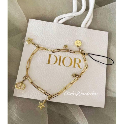 【𝐆𝐢𝐫𝐥𝐬.𝐖𝐚𝐫𝐝𝐫𝐨𝐛𝐞✈️歐洲正品代購】Dior迪奧官網換購會員禮 限量掛鍊 吊飾 附紙袋