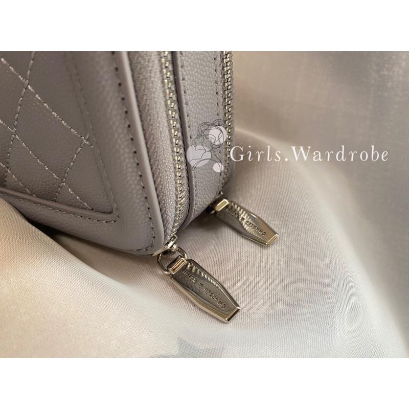【𝐆𝐢𝐫𝐥𝐬.𝐖𝐚𝐫𝐝𝐫𝐨𝐛𝐞新加坡小CK正品代購】台灣限定薰衣草紫迷霧紫菱格包10840105 10840304-細節圖5