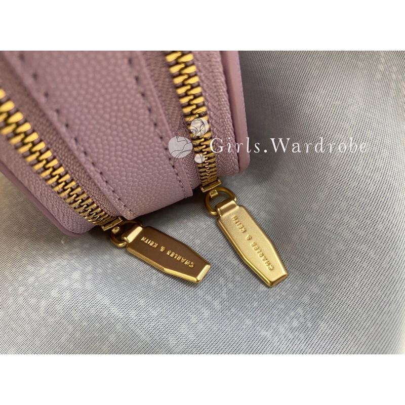 【𝐆𝐢𝐫𝐥𝐬.𝐖𝐚𝐫𝐝𝐫𝐨𝐛𝐞新加坡小CK正品代購】台灣限定薰衣草紫迷霧紫菱格包10840105 10840304-細節圖9