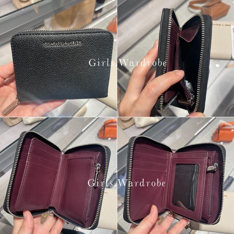 【𝐆𝐢𝐫𝐥𝐬.𝐖𝐚𝐫𝐝𝐫𝐨𝐛𝐞新加坡小CK正品代購】有相片層✨素面荔枝紋拉鍊式短夾CK6-10770255 生日禮物-細節圖5