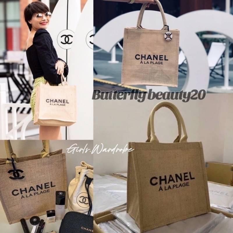 【𝐆𝐢𝐫𝐥𝐬.𝐖𝐚𝐫𝐝𝐫𝐨𝐛𝐞歐洲正品代購】Chanel香奈兒歐洲外灘展覽會限定款防水環保麻布沙灘購物袋手提袋 附紙袋-細節圖4