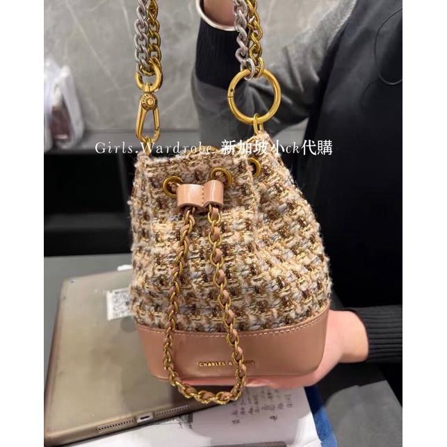 【𝐆𝐢𝐫𝐥𝐬.𝐖𝐚𝐫𝐝𝐫𝐨𝐛𝐞新加坡小CK正品代購】小香風毛呢鍊條水桶包10781583 10840452-細節圖4