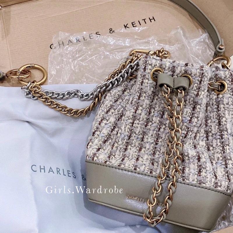 【𝐆𝐢𝐫𝐥𝐬.𝐖𝐚𝐫𝐝𝐫𝐨𝐛𝐞新加坡小CK正品代購】小香風毛呢鍊條水桶包10781583 10840452-細節圖6