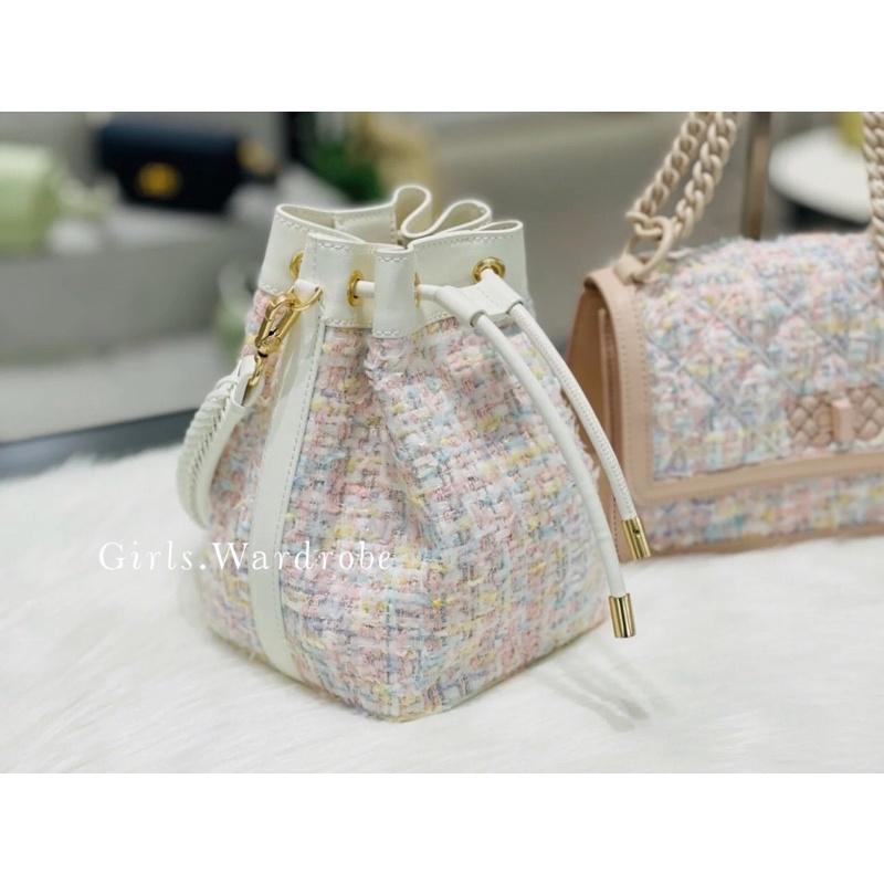 【𝐆𝐢𝐫𝐥𝐬.𝐖𝐚𝐫𝐝𝐫𝐨𝐛𝐞新加坡小CK正品代購】小香風毛呢鍊條水桶包10781583 10840452-細節圖8