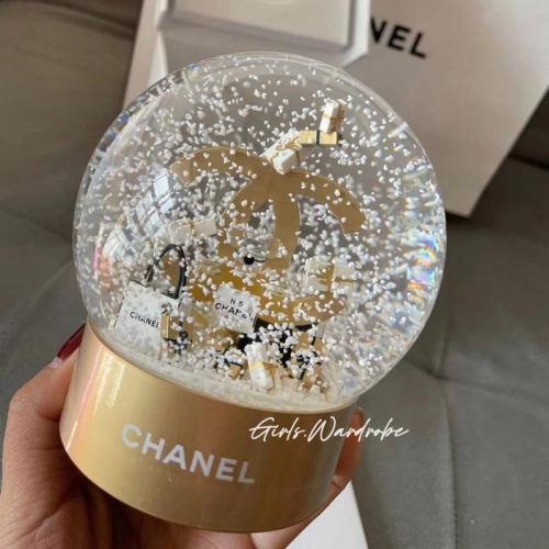 限量🔥【𝐆𝐢𝐫𝐥𝐬.𝐖𝐚𝐫𝐝𝐫𝐨𝐛𝐞歐洲正品代購】2023 Chanel香奈兒美妝櫃VIP金色水晶球 生日禮物