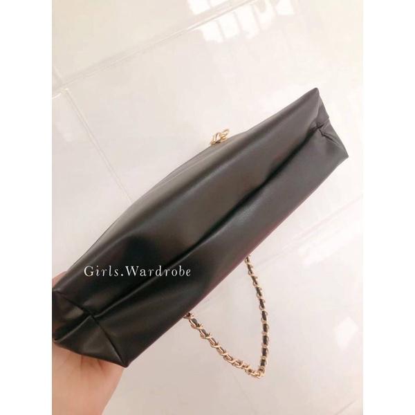 【𝐆𝐢𝐫𝐥𝐬.𝐖𝐚𝐫𝐝𝐫𝐨𝐛𝐞歐洲正品代購】YSL聖羅蘭專櫃VIP會員黑色皮革化妝包 改造鍊條包 斜背包-細節圖5