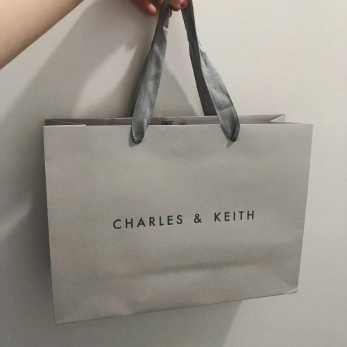小ck charles &amp; keith 淺灰色 禮品紙袋 新舊款隨機出貨（另有牛皮紙袋賣場）