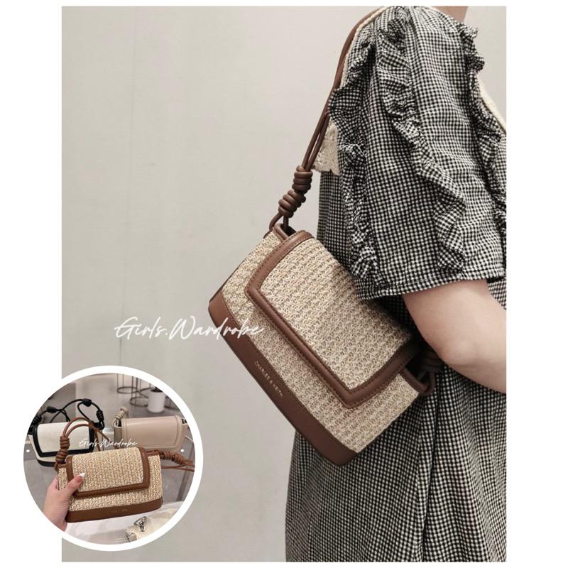 【𝐆𝐢𝐫𝐥𝐬.𝐖𝐚𝐫𝐝𝐫𝐨𝐛𝐞新加坡小CK正品代購】渡假風草編/帆布綁結翻蓋包 肩背包 斜背包CK2-20271345-細節圖3