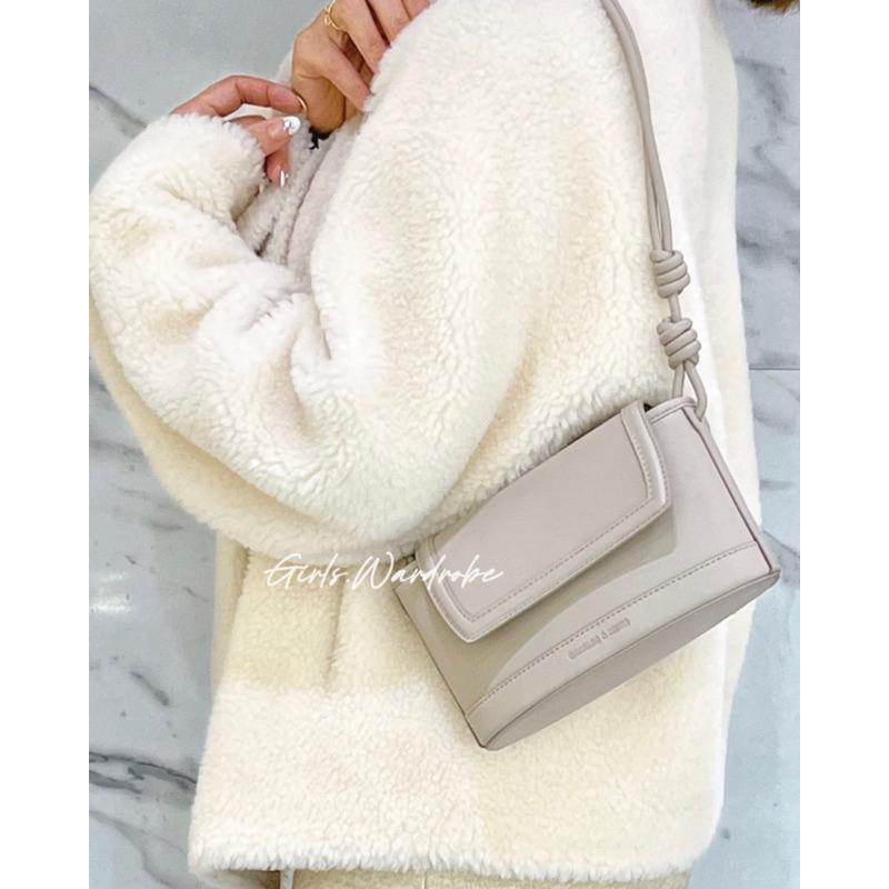 【𝐆𝐢𝐫𝐥𝐬.𝐖𝐚𝐫𝐝𝐫𝐨𝐛𝐞新加坡小CK正品代購】渡假風草編/帆布綁結翻蓋包 肩背包 斜背包CK2-20271345-細節圖6