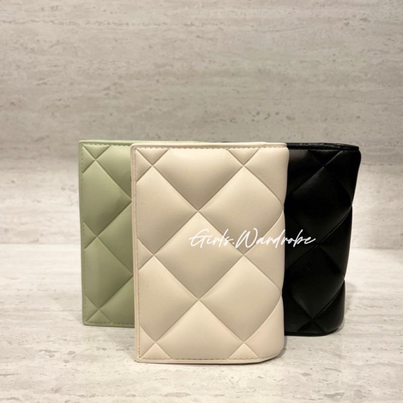 【𝐆𝐢𝐫𝐥𝐬.𝐖𝐚𝐫𝐝𝐫𝐨𝐛𝐞新加坡小CK正品代購】鬆軟菱格拉鍊短夾50770524 10770580聖誕禮物-細節圖3