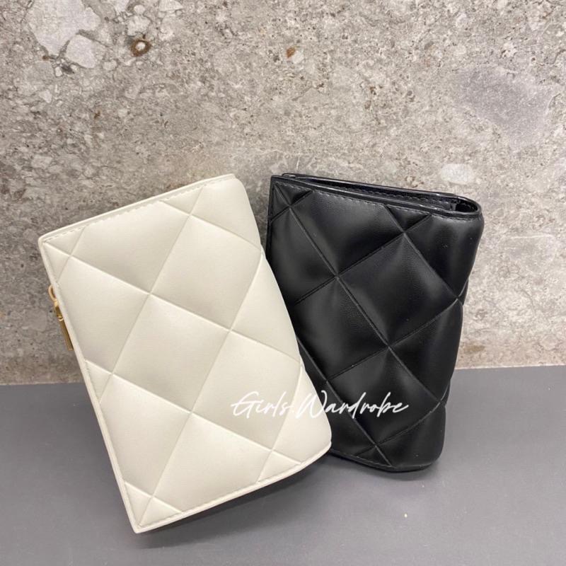 【𝐆𝐢𝐫𝐥𝐬.𝐖𝐚𝐫𝐝𝐫𝐨𝐛𝐞新加坡小CK正品代購】鬆軟菱格拉鍊短夾50770524 10770580聖誕禮物-細節圖5