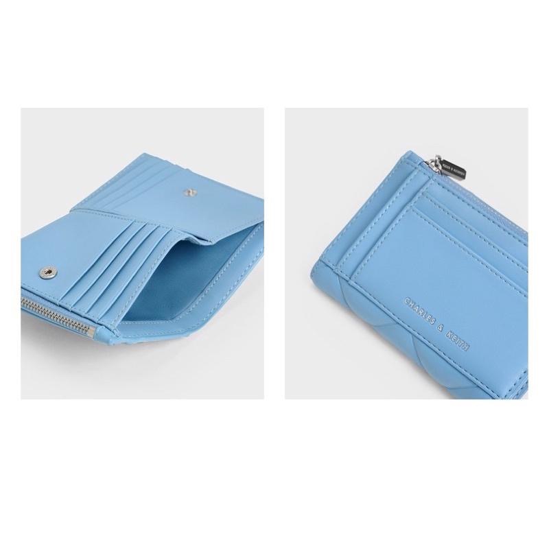 【𝐆𝐢𝐫𝐥𝐬.𝐖𝐚𝐫𝐝𝐫𝐨𝐛𝐞新加坡小CK正品代購】鬆軟菱格拉鍊短夾50770524 10770580聖誕禮物-細節圖9