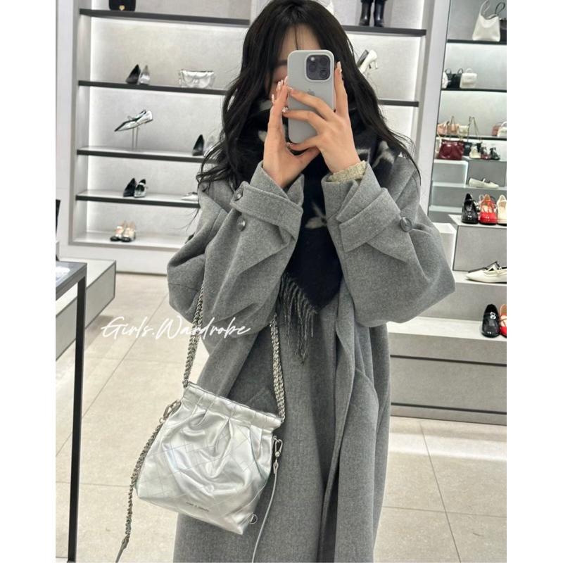 【𝐆𝐢𝐫𝐥𝐬.𝐖𝐚𝐫𝐝𝐫𝐨𝐛𝐞新加坡小CK正品代購】最新迷你款菱格鍊條流浪包 後背包 托特包CK2-60782390-細節圖4