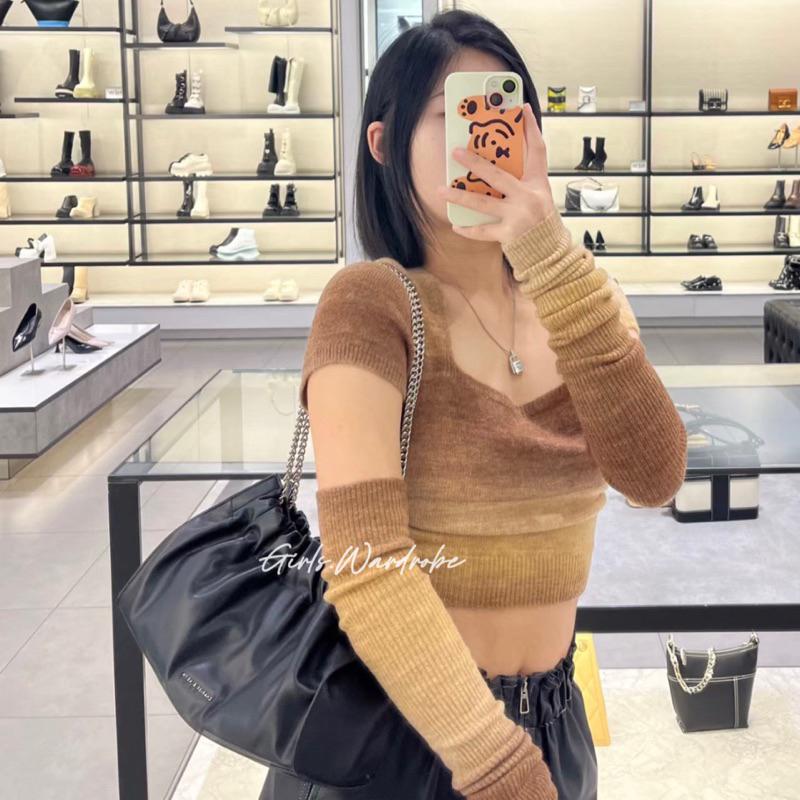 【𝐆𝐢𝐫𝐥𝐬.𝐖𝐚𝐫𝐝𝐫𝐨𝐛𝐞新加坡小CK正品代購】束口毛絨/皮革大容量雲朵包 單肩包 斜背包CK2-20782266-細節圖8