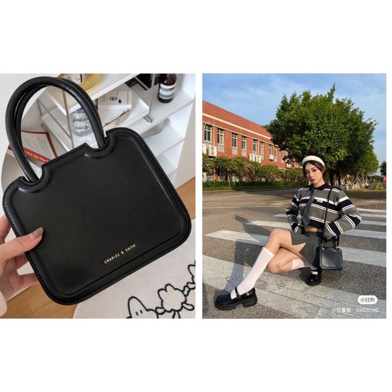 【𝐆𝐢𝐫𝐥𝐬.𝐖𝐚𝐫𝐝𝐫𝐨𝐛𝐞新加坡小CK正品代購】手提硬殼包 餅乾包 斜背包CK2-30781598 情人節-細節圖5