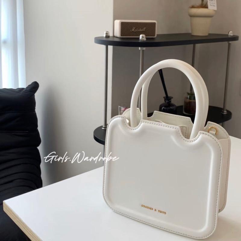 【𝐆𝐢𝐫𝐥𝐬.𝐖𝐚𝐫𝐝𝐫𝐨𝐛𝐞新加坡小CK正品代購】手提硬殼包 餅乾包 斜背包CK2-30781598 情人節-細節圖8