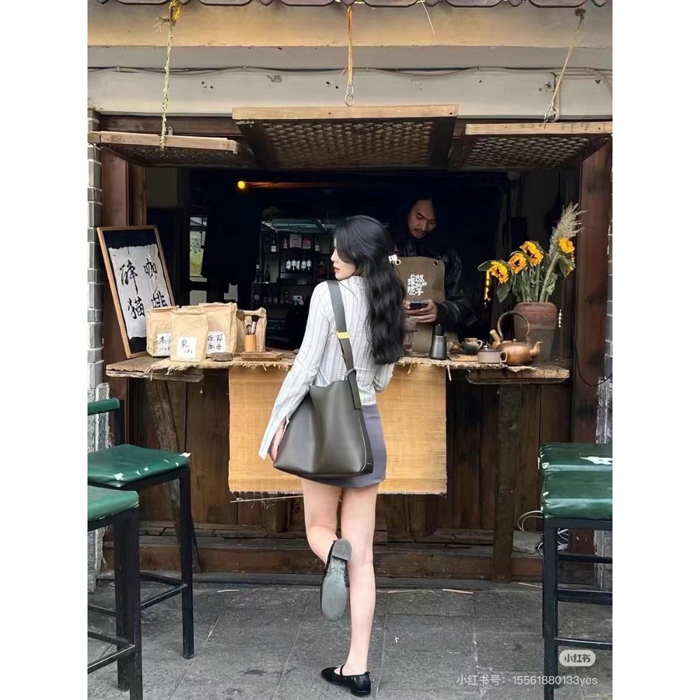 【𝐆𝐢𝐫𝐥𝐬.𝐖𝐚𝐫𝐝𝐫𝐨𝐛𝐞新加坡小CK正品代購】大容量子母托特包 肩背包CK2-40270966-1-細節圖9