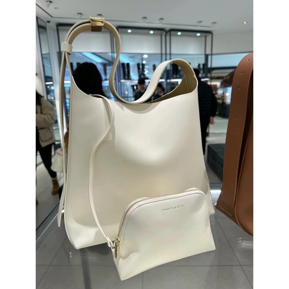 【𝐆𝐢𝐫𝐥𝐬.𝐖𝐚𝐫𝐝𝐫𝐨𝐛𝐞新加坡小CK正品代購】大容量子母托特包 肩背包CK2-40270966-1-細節圖11