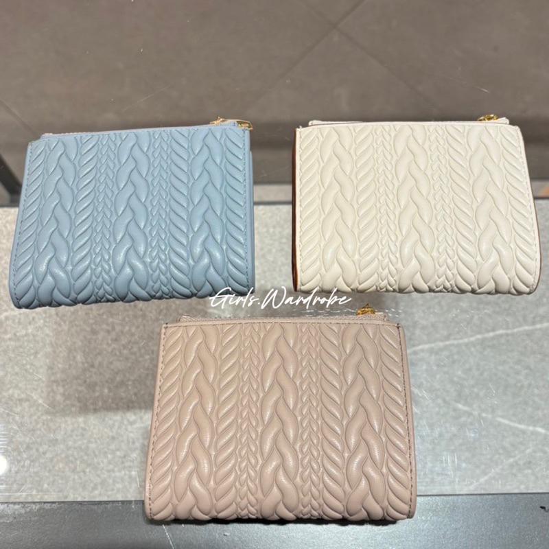 【𝐆𝐢𝐫𝐥𝐬.𝐖𝐚𝐫𝐝𝐫𝐨𝐛𝐞新加坡小CK正品代購】皮革麻花編織短夾 錢包CK6-10681108-細節圖2