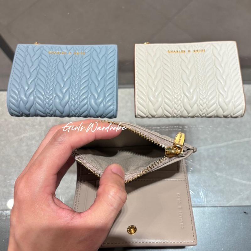 【𝐆𝐢𝐫𝐥𝐬.𝐖𝐚𝐫𝐝𝐫𝐨𝐛𝐞新加坡小CK正品代購】皮革麻花編織短夾 錢包CK6-10681108-細節圖5