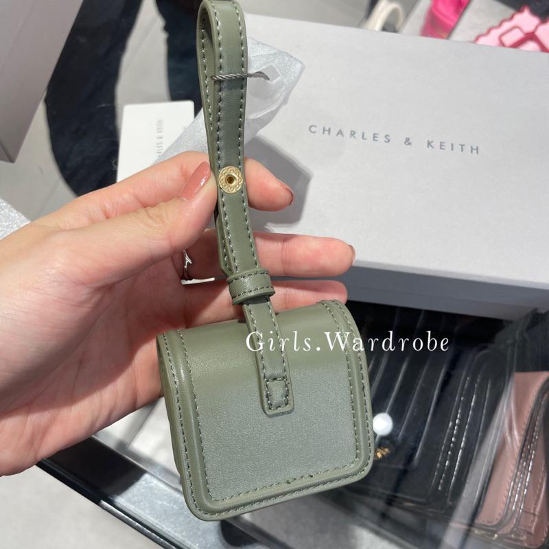 【𝐆𝐢𝐫𝐥𝐬.𝐖𝐚𝐫𝐝𝐫𝐨𝐛𝐞新加坡小CK正品代購】AirPods耳機包80680984 30681046-細節圖9