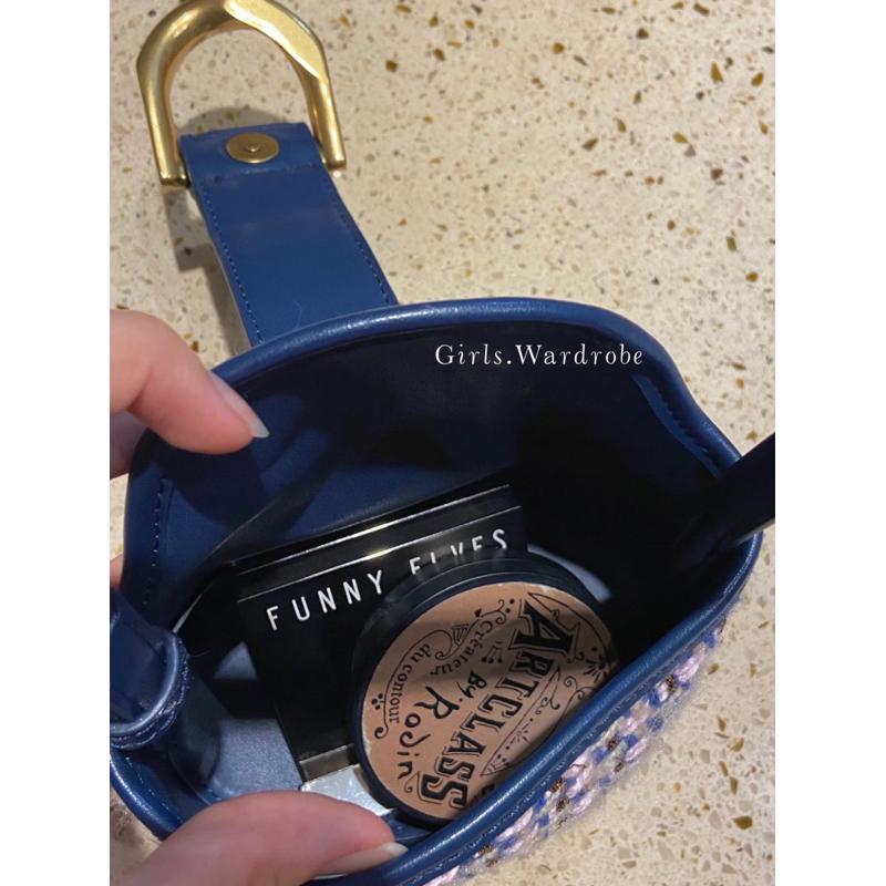 【𝐆𝐢𝐫𝐥𝐬.𝐖𝐚𝐫𝐝𝐫𝐨𝐛𝐞新加坡小CK正品代購】皮革/毛呢馬蹄釦薯條包 水桶包 斜背包CK2-10781870-細節圖9