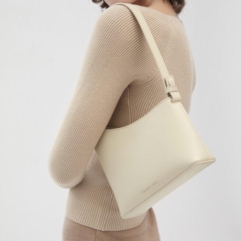 【𝐆𝐢𝐫𝐥𝐬.𝐖𝐚𝐫𝐝𝐫𝐨𝐛𝐞新加坡小CK正品代購】幾何剪裁單肩手提斜背包CK2-50781526-細節圖4