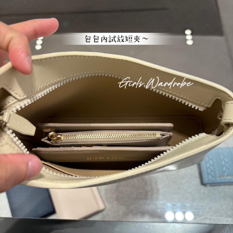 【𝐆𝐢𝐫𝐥𝐬.𝐖𝐚𝐫𝐝𝐫𝐨𝐛𝐞新加坡小CK正品代購】幾何剪裁單肩手提斜背包CK2-50781526-細節圖6