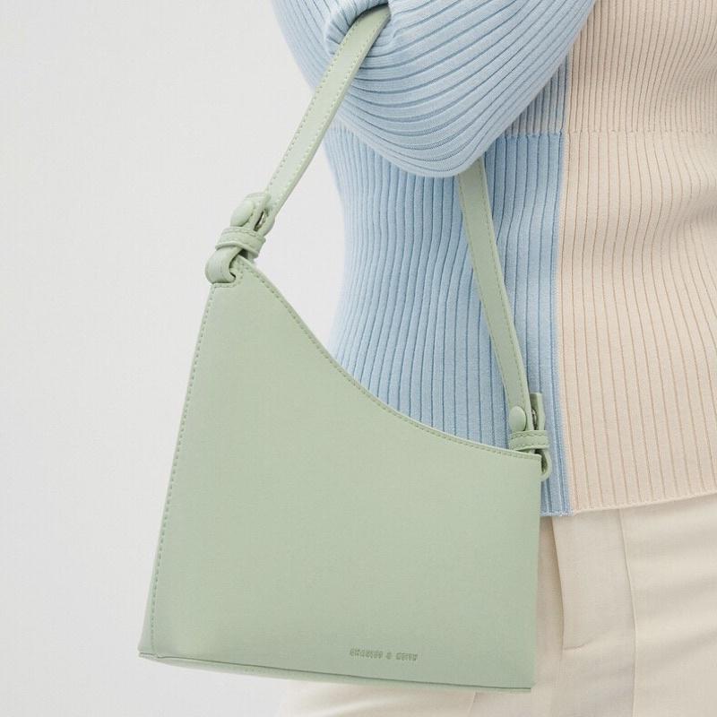 【𝐆𝐢𝐫𝐥𝐬.𝐖𝐚𝐫𝐝𝐫𝐨𝐛𝐞新加坡小CK正品代購】幾何剪裁單肩手提斜背包CK2-50781526-細節圖7