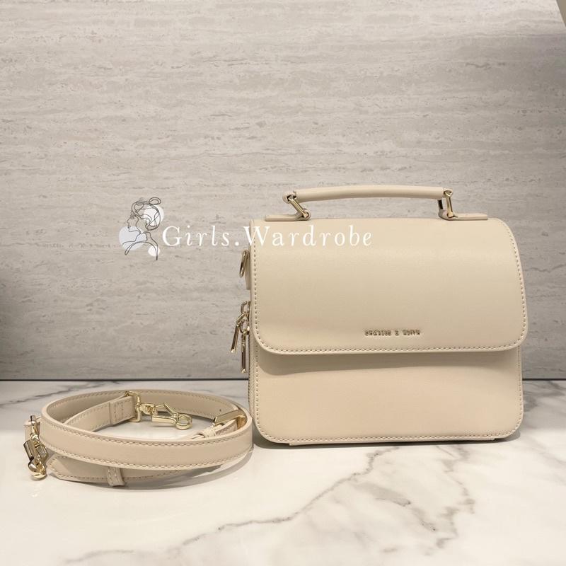 【𝐆𝐢𝐫𝐥𝐬.𝐖𝐚𝐫𝐝𝐫𝐨𝐛𝐞新加坡小CK正品代購】簡約斜背包 劍橋包 小方包CK2-80160021 80160091-細節圖6