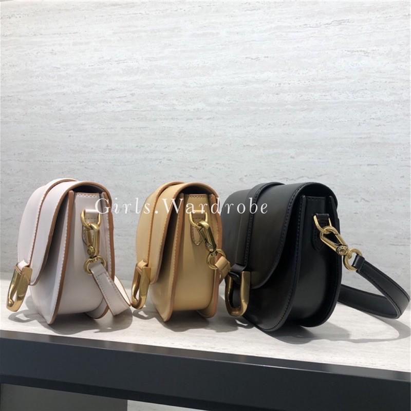 現貨🔥【𝐆𝐢𝐫𝐥𝐬.𝐖𝐚𝐫𝐝𝐫𝐨𝐛𝐞新加坡小CK正品代購】Gabine馬鞍包80781412 80781454-細節圖5