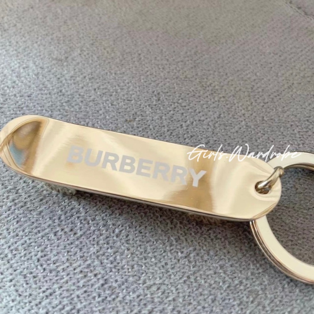 限量🔥【𝐆𝐢𝐫𝐥𝐬.𝐖𝐚𝐫𝐝𝐫𝐨𝐛𝐞歐洲正品代購】BURBERRY巴寶莉VIP金色滑板車造型鑰匙圈 吊飾-細節圖2