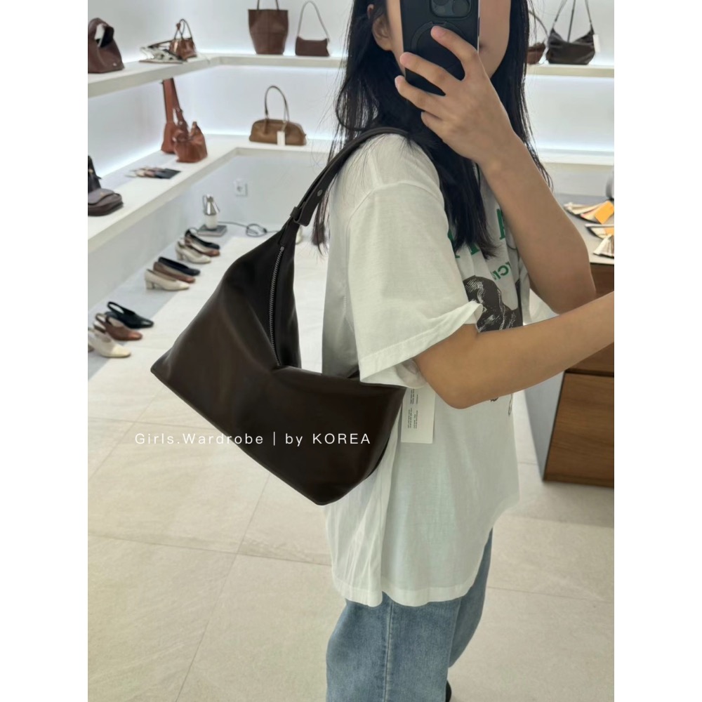 【𝐆𝐢𝐫𝐥𝐬.𝐖𝐚𝐫𝐝𝐫𝐨𝐛𝐞🇰🇷韓國正品代購】正韓bucks & leather手工牛皮拉鍊斜背包 肩背包-細節圖2
